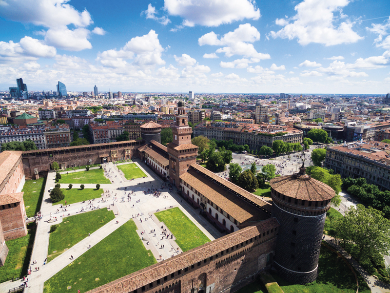 Замок Сфорца в Милане вид сверху