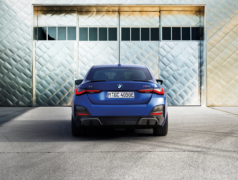 i4 – самый драйверский электромобиль BMW в историиЭлектрический BMW i4 сочетает в себе легендарную спортивную управляемость BMW, элегантный дизайн, бескомпромиссное качество и практичность Gran Coupe.