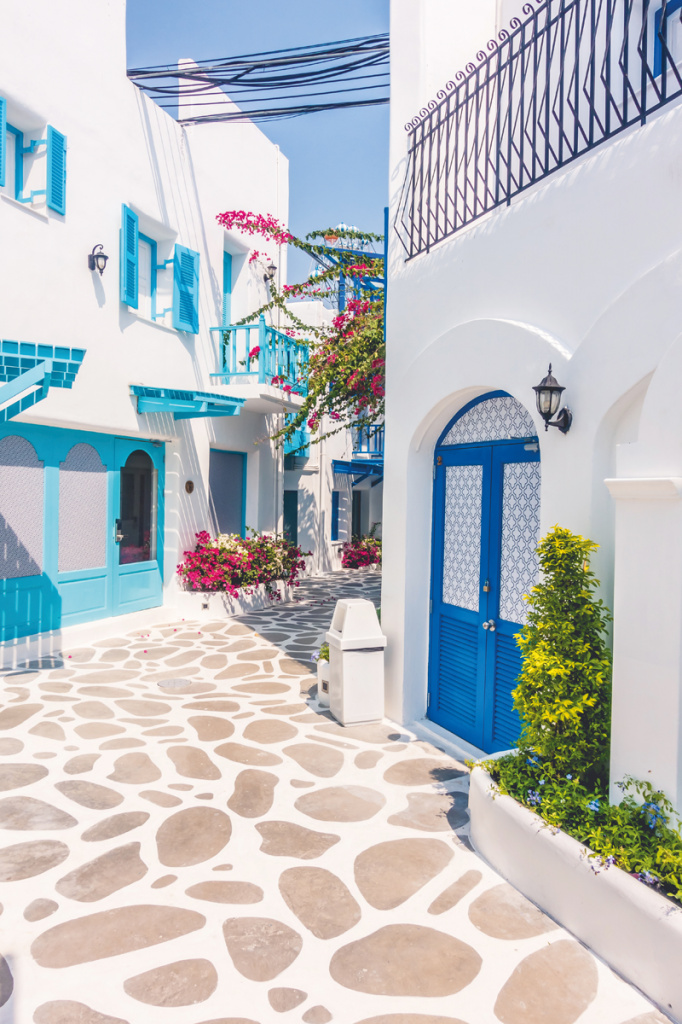 vacation-greece-white-traditional-house.jpg